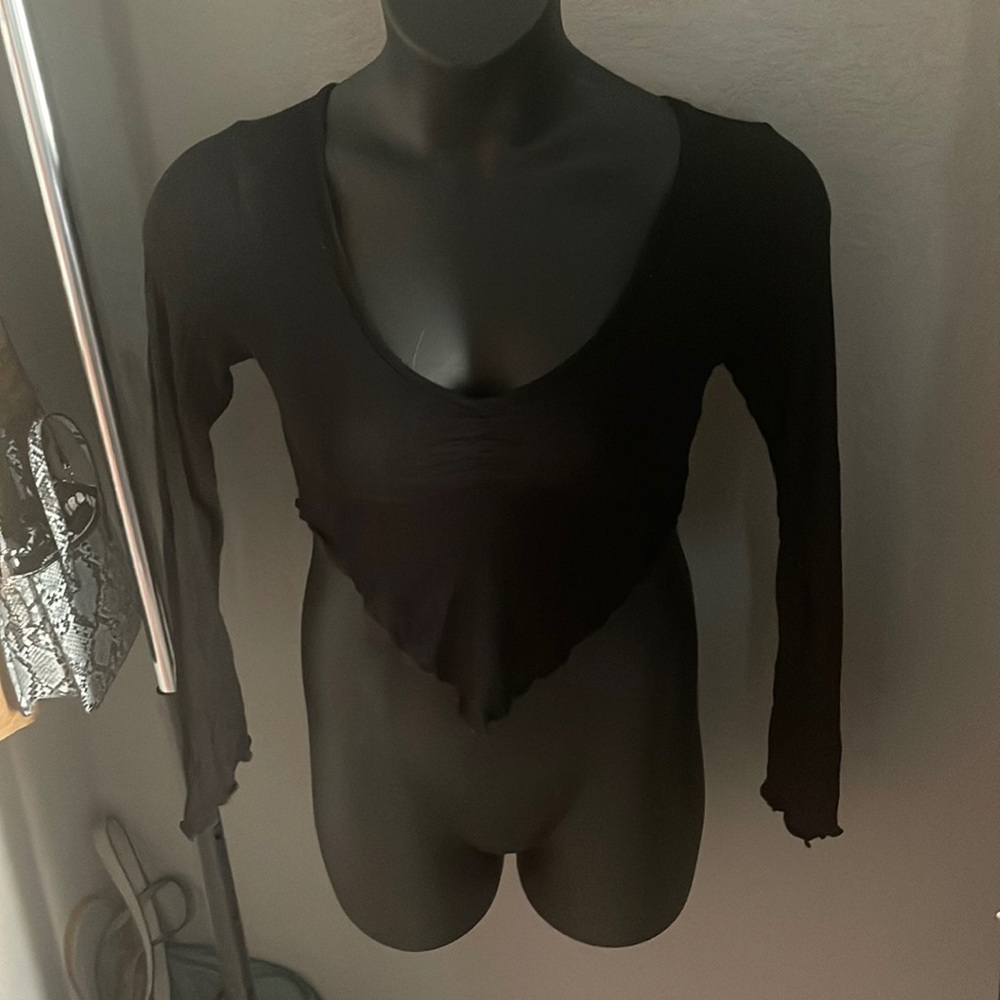 Black v cut crop top